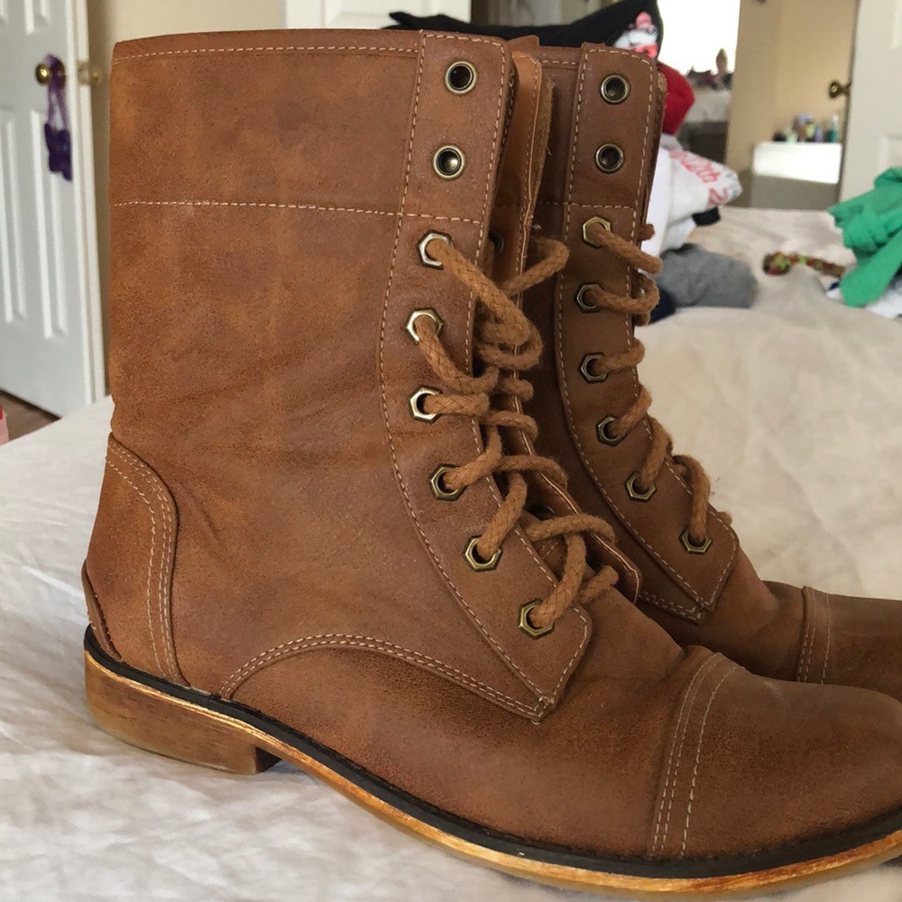Combat boot
